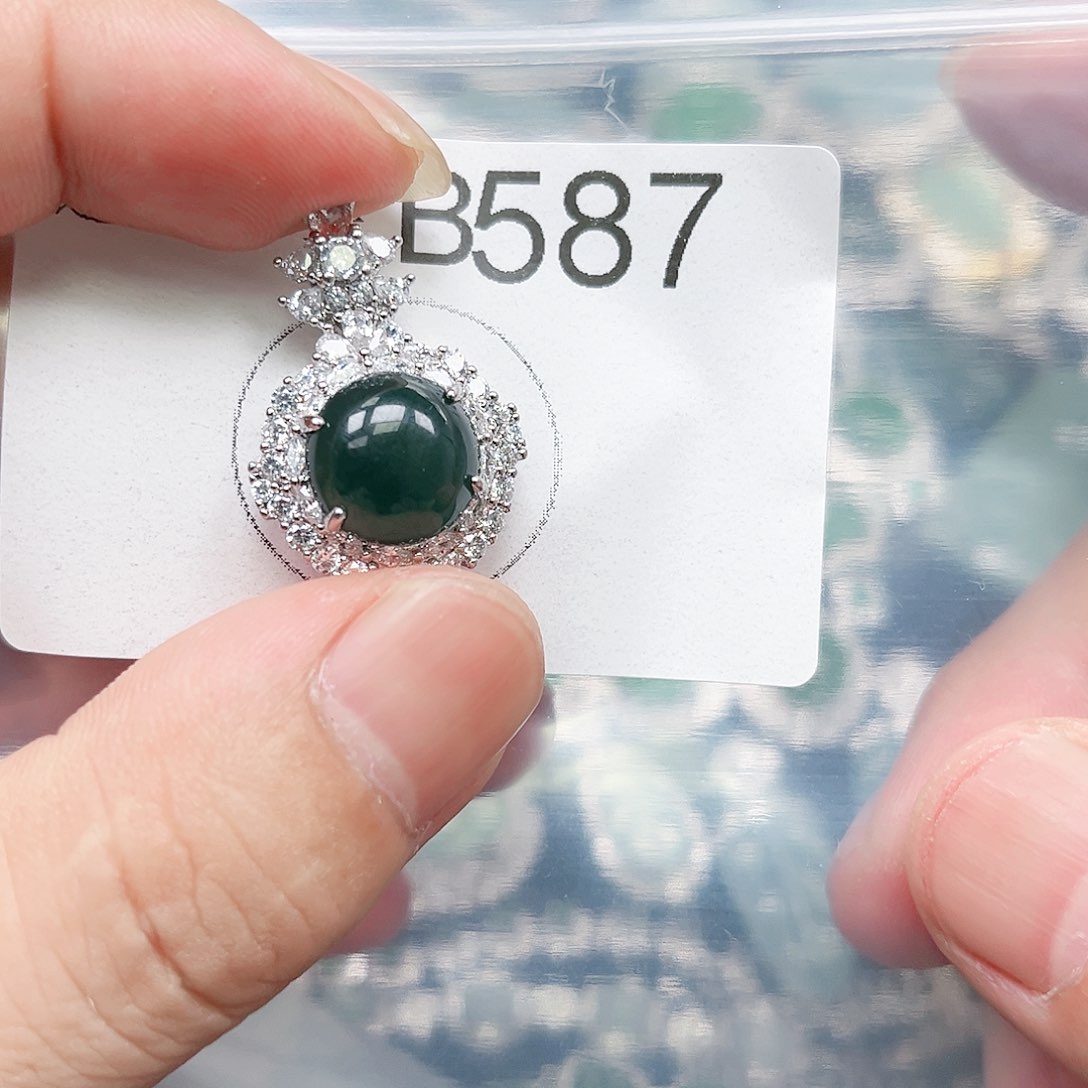 翡翠颈饰未镶嵌翡翠587