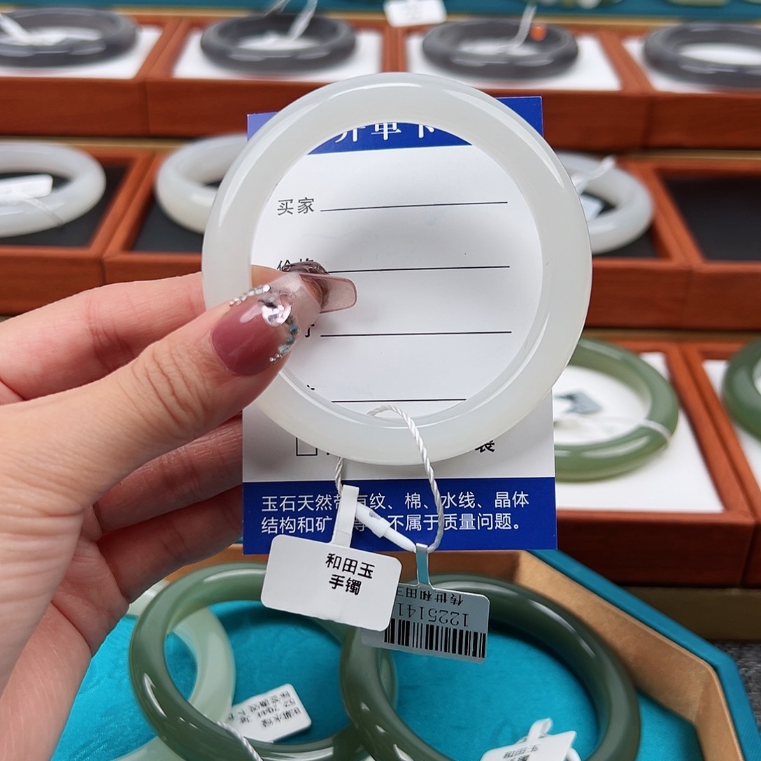 和田玉手镯未镶嵌