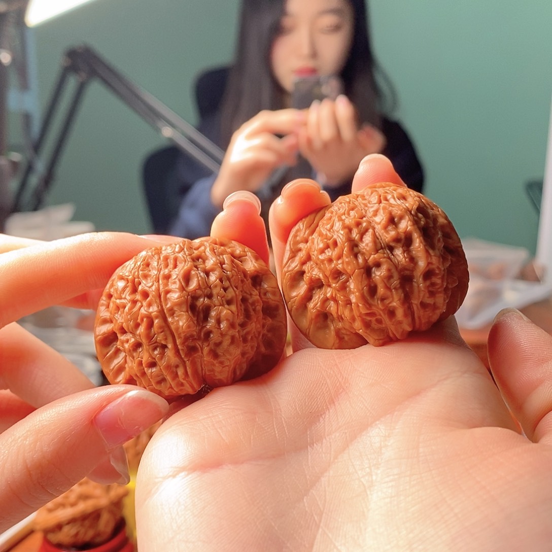 文玩核桃吊坠41血麒麟