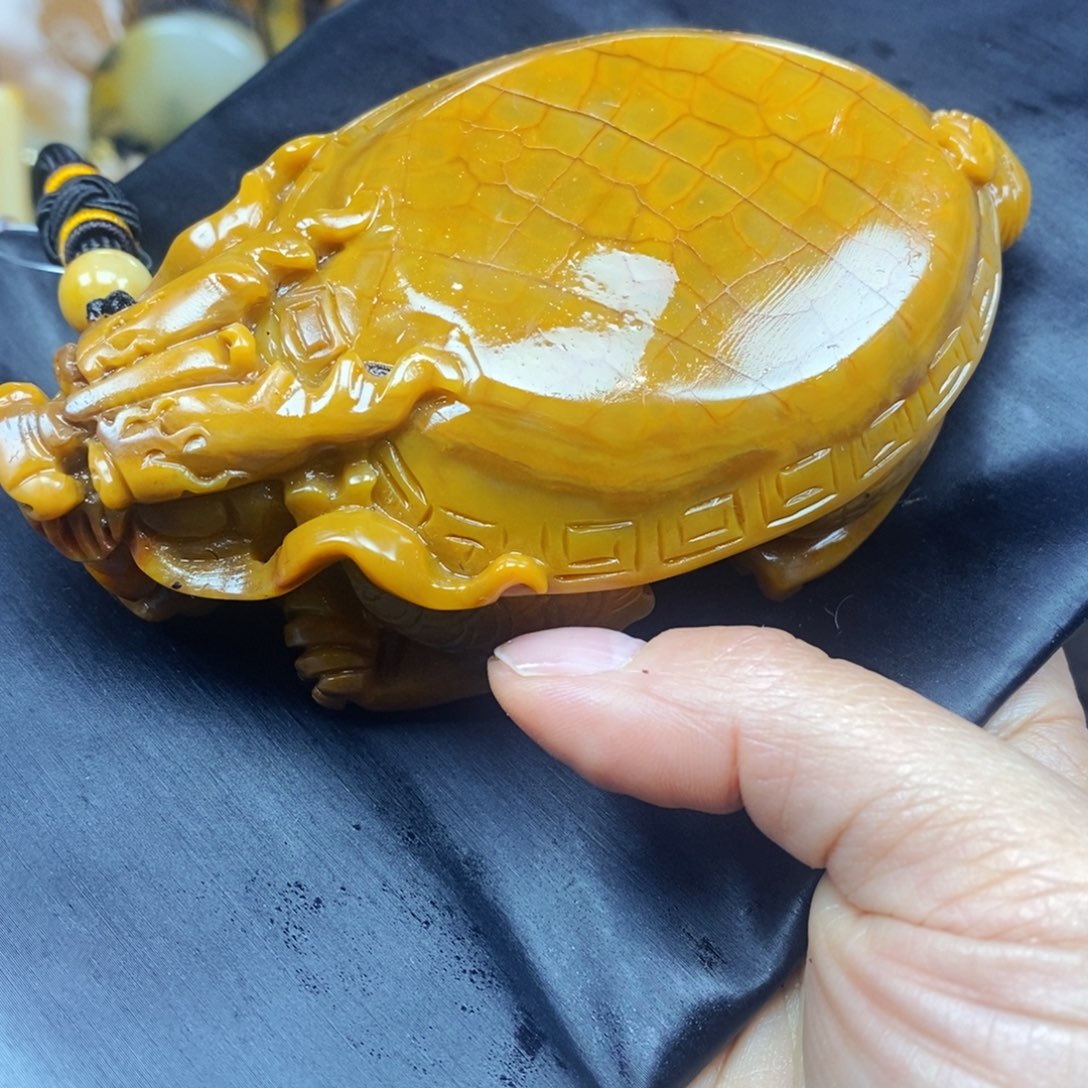 石英质玉（黄龙玉）颈饰未镶嵌