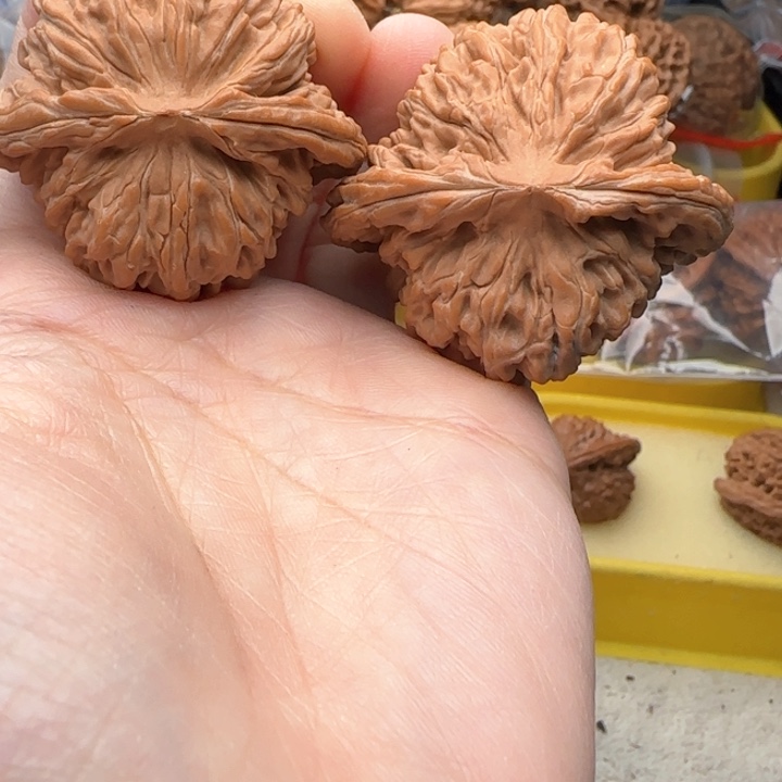 文玩核桃吊坠?***道汉高山44尖伤
