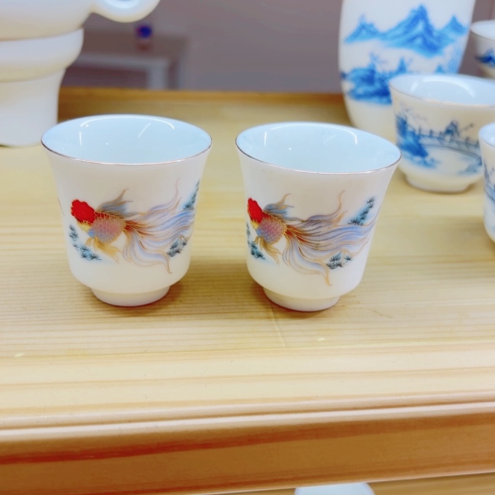 自在锦鲤茶杯拍一发二
