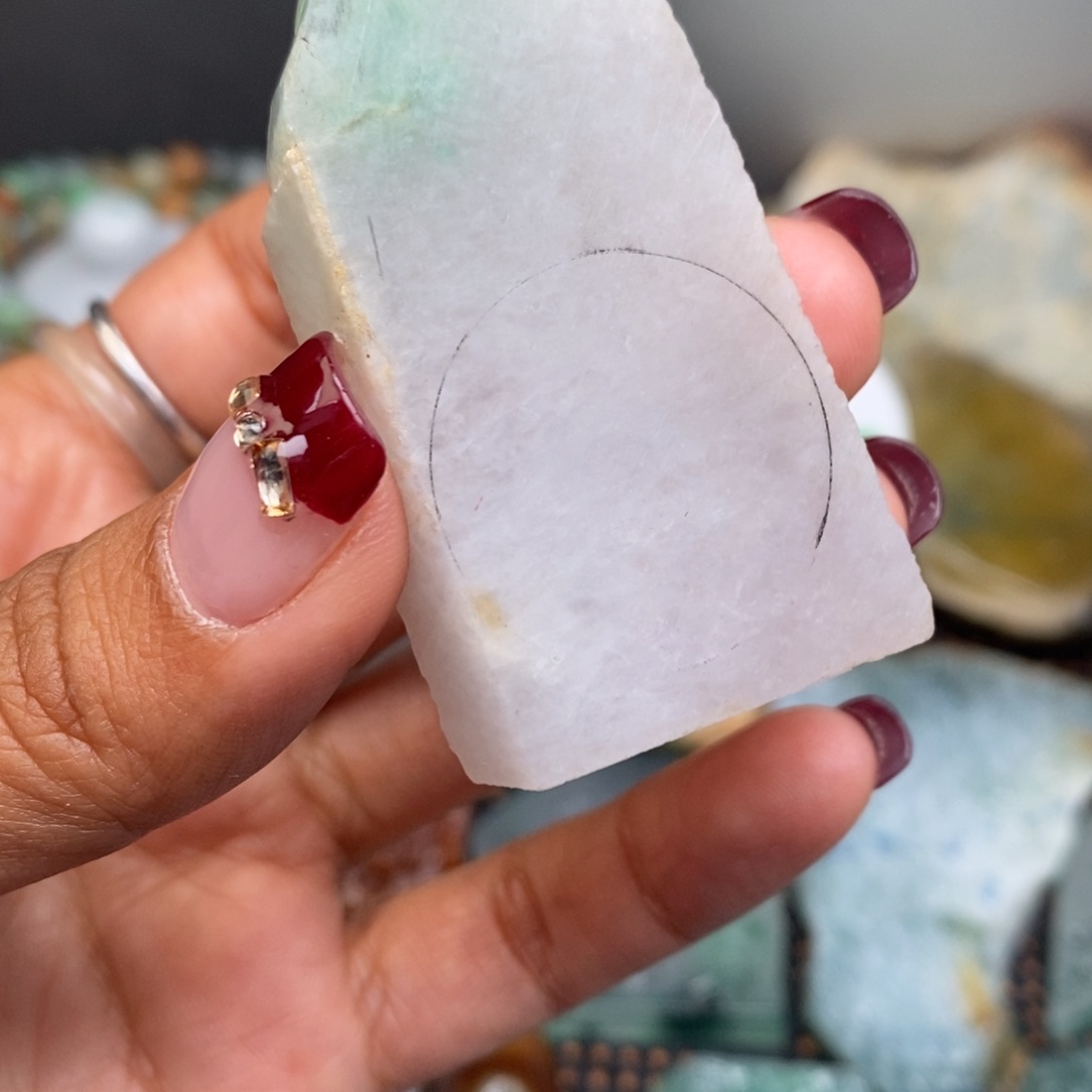 翡翠颈饰未镶嵌翡翠