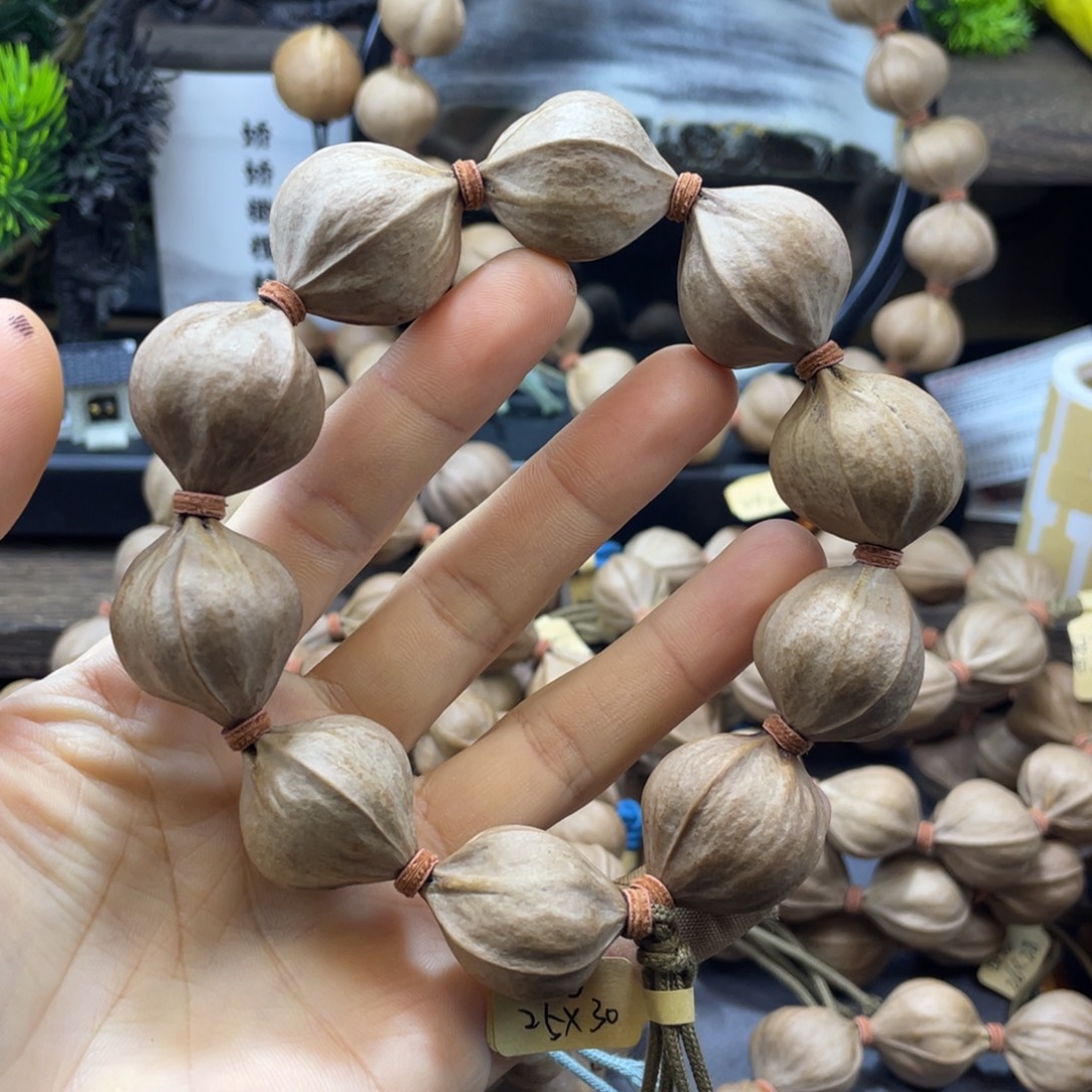 博***亿橄榄核吊坠2527铁核四花