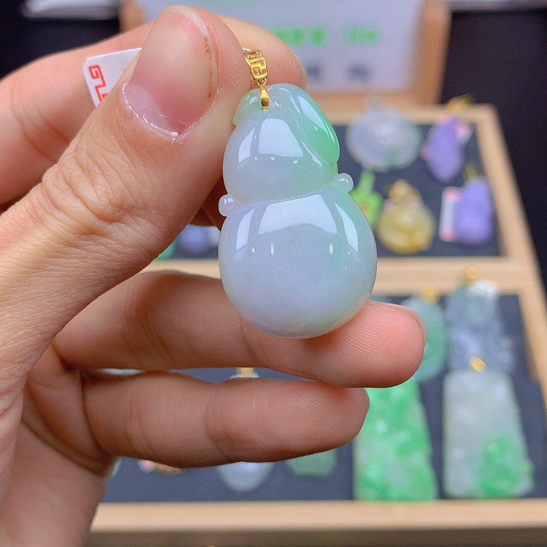 翡翠颈饰18K金镶嵌翡翠