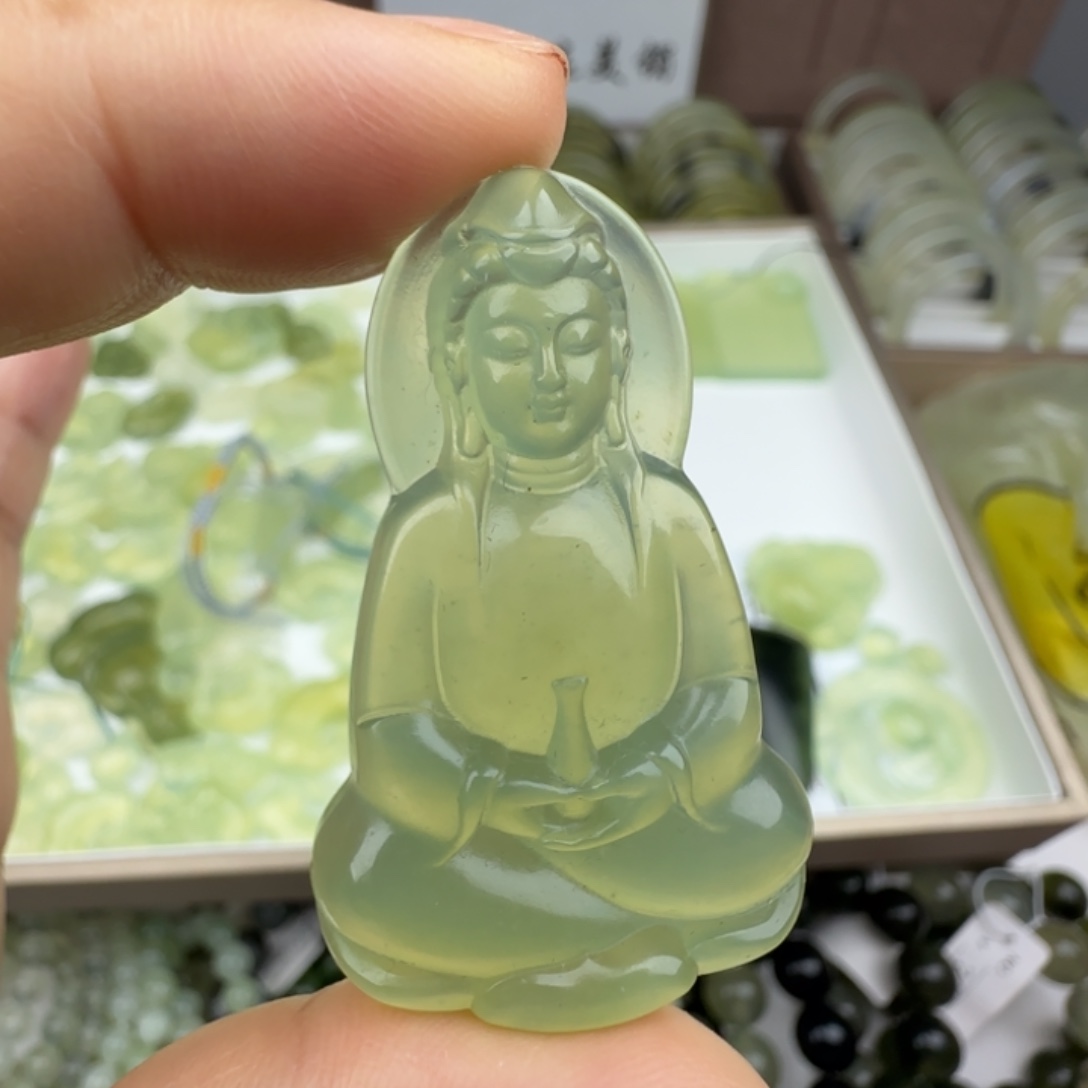 蛇纹石玉未镶嵌颈饰