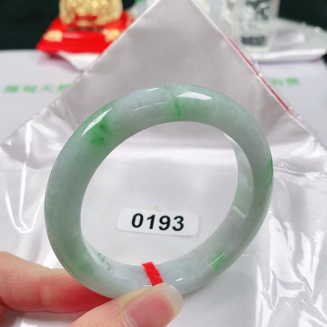 翡翠未镶嵌手镯  编号0193 正圈53 