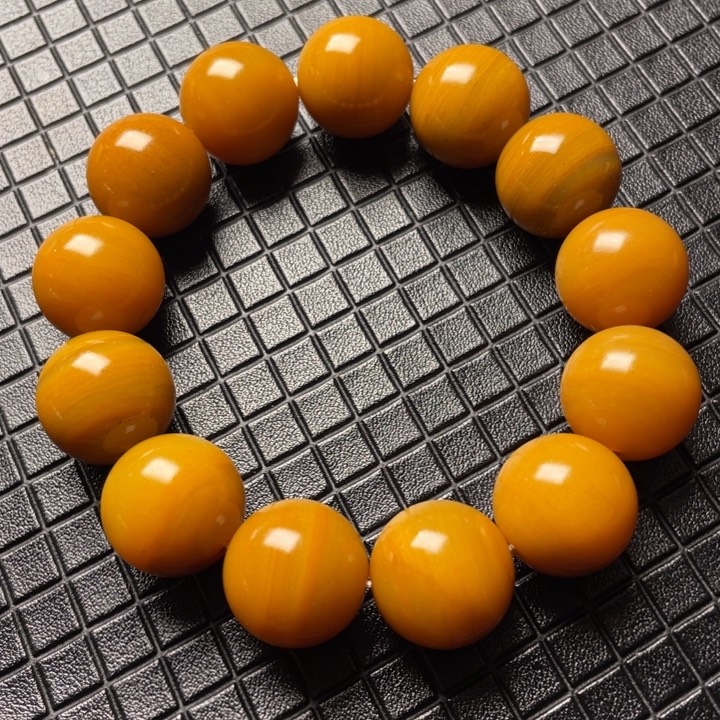未镶嵌石英质玉（黄龙玉）颈饰