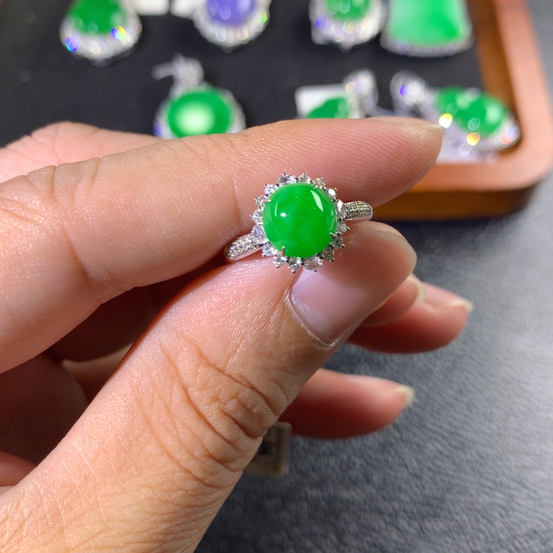 翡翠18K金镶嵌戒指翡翠