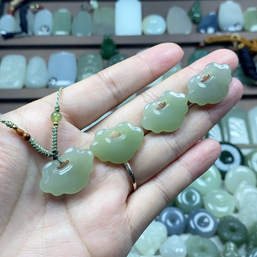 和田玉未镶嵌颈饰祥云锁多样性发1件