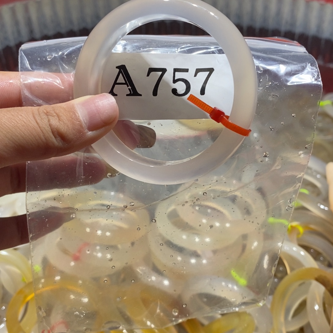 萱****玛瑙/玉髓未镶嵌手镯