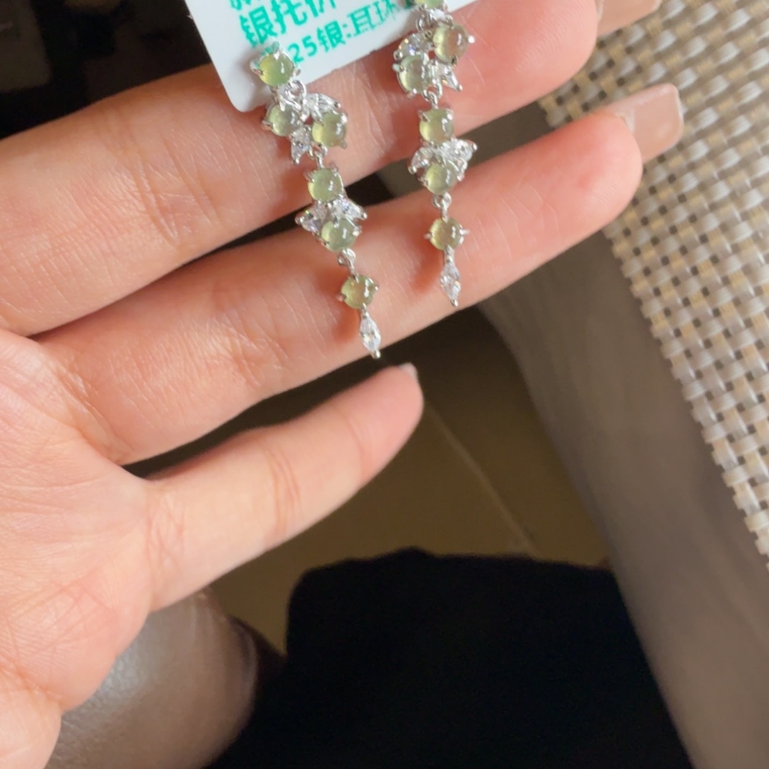 颈饰银S925镶嵌翡翠耳钉