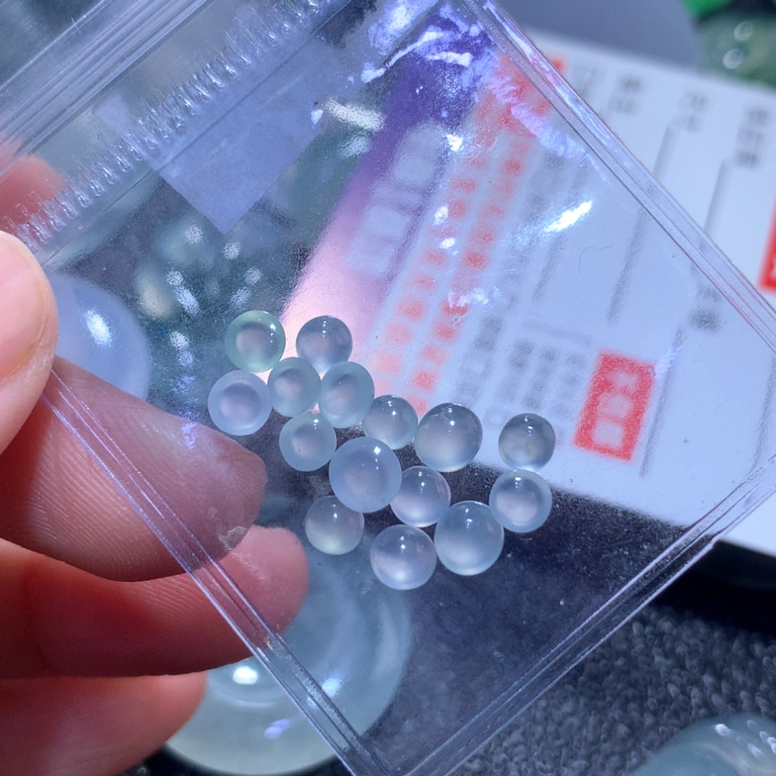 翡翠颈饰未镶嵌缅甸