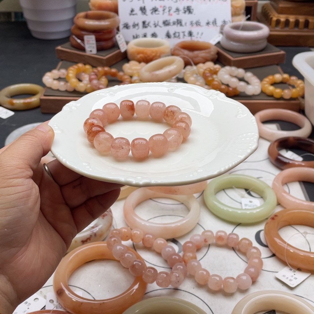 石英岩玉未镶嵌手镯