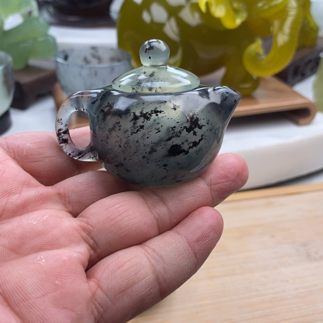 李***寒岫玉未镶嵌四大名玉手把壶