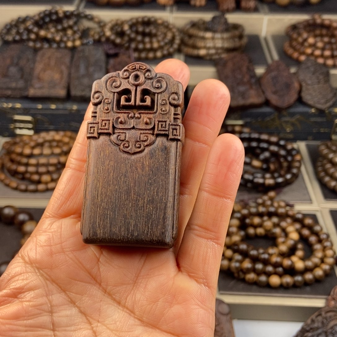 沉香木吊坠独***阳越南芽庄白棋老料