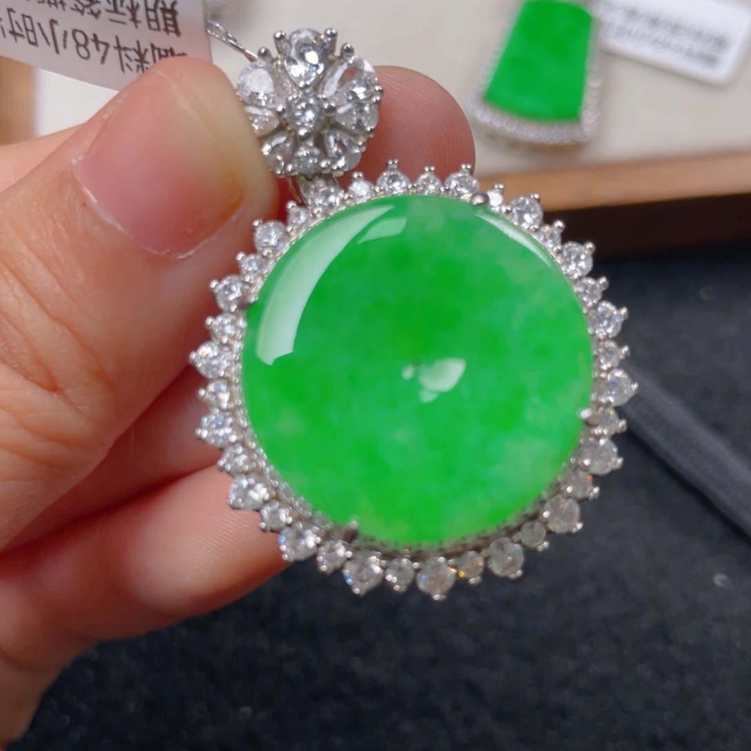 翡翠颈饰银S925镶嵌b b b n