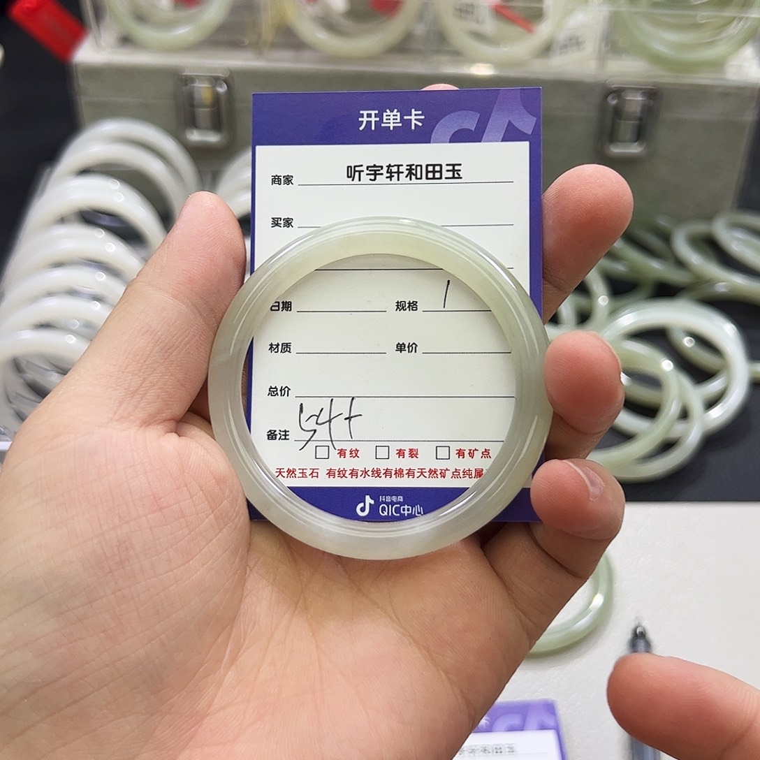 和田玉未镶嵌手镯