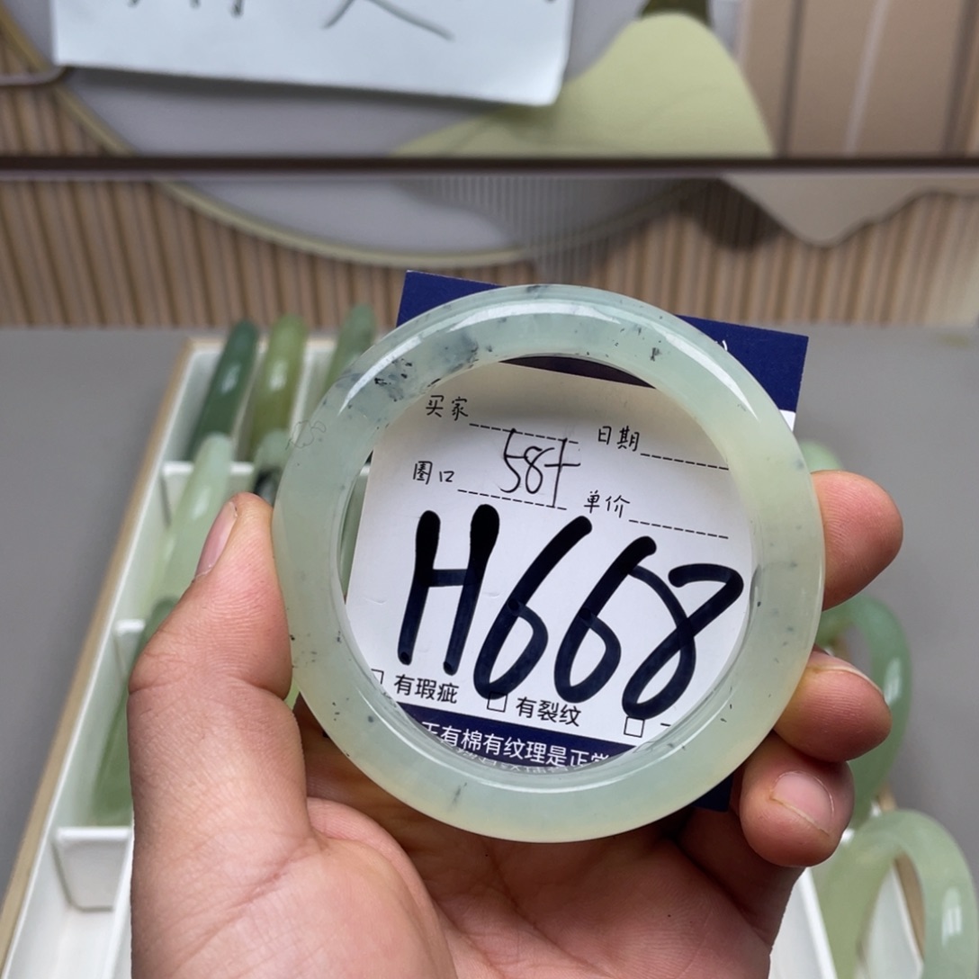 岫玉手镯手镯未镶嵌