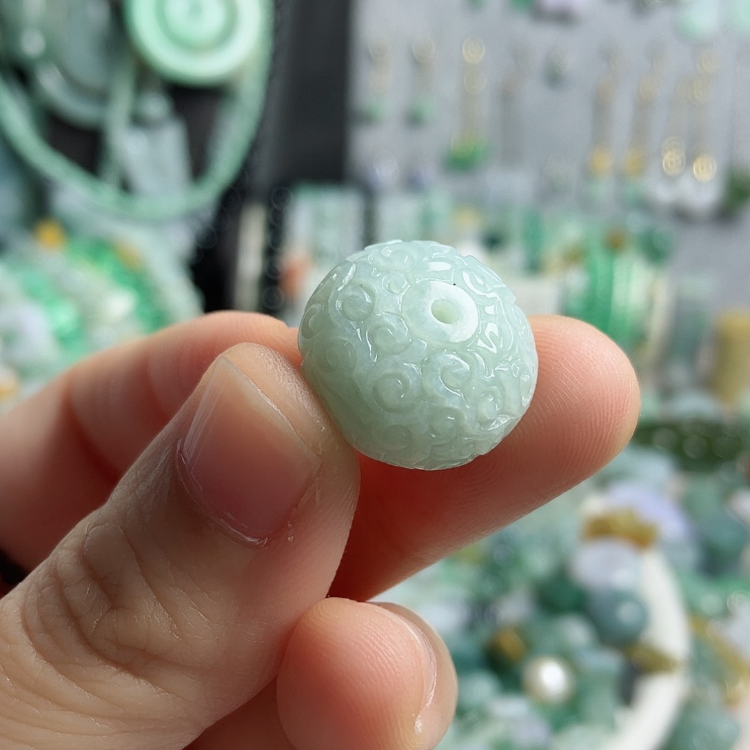 翡翠颈饰未镶嵌面包扣