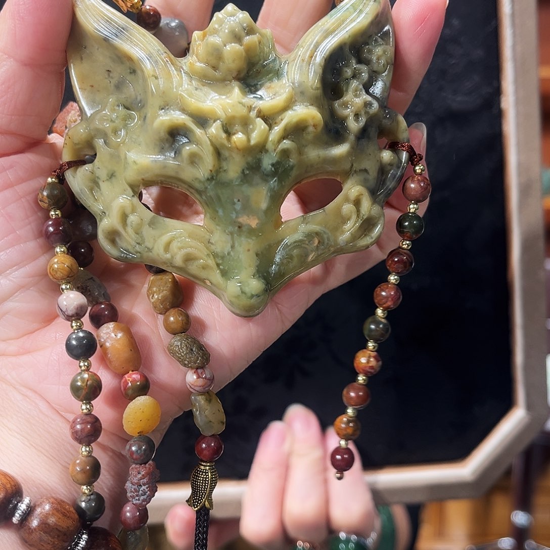 颈饰未镶嵌和田玉