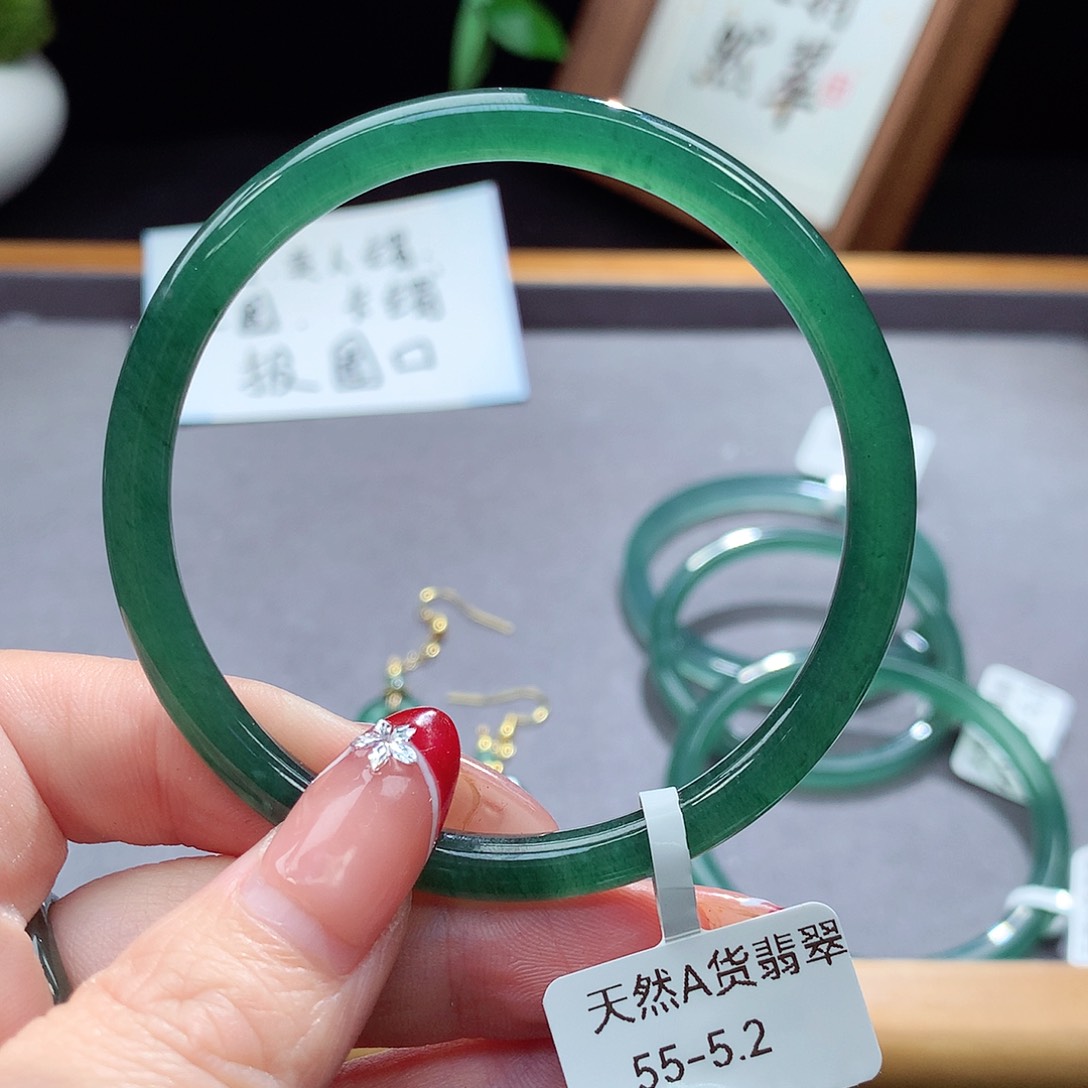 翡翠手镯（圆镯）未镶嵌