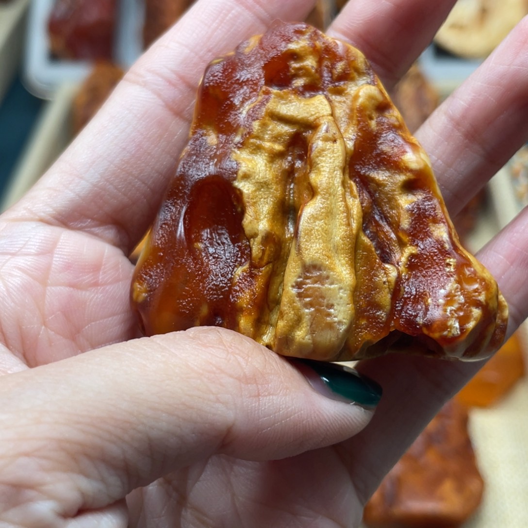 未镶嵌琥珀珠宝奇石