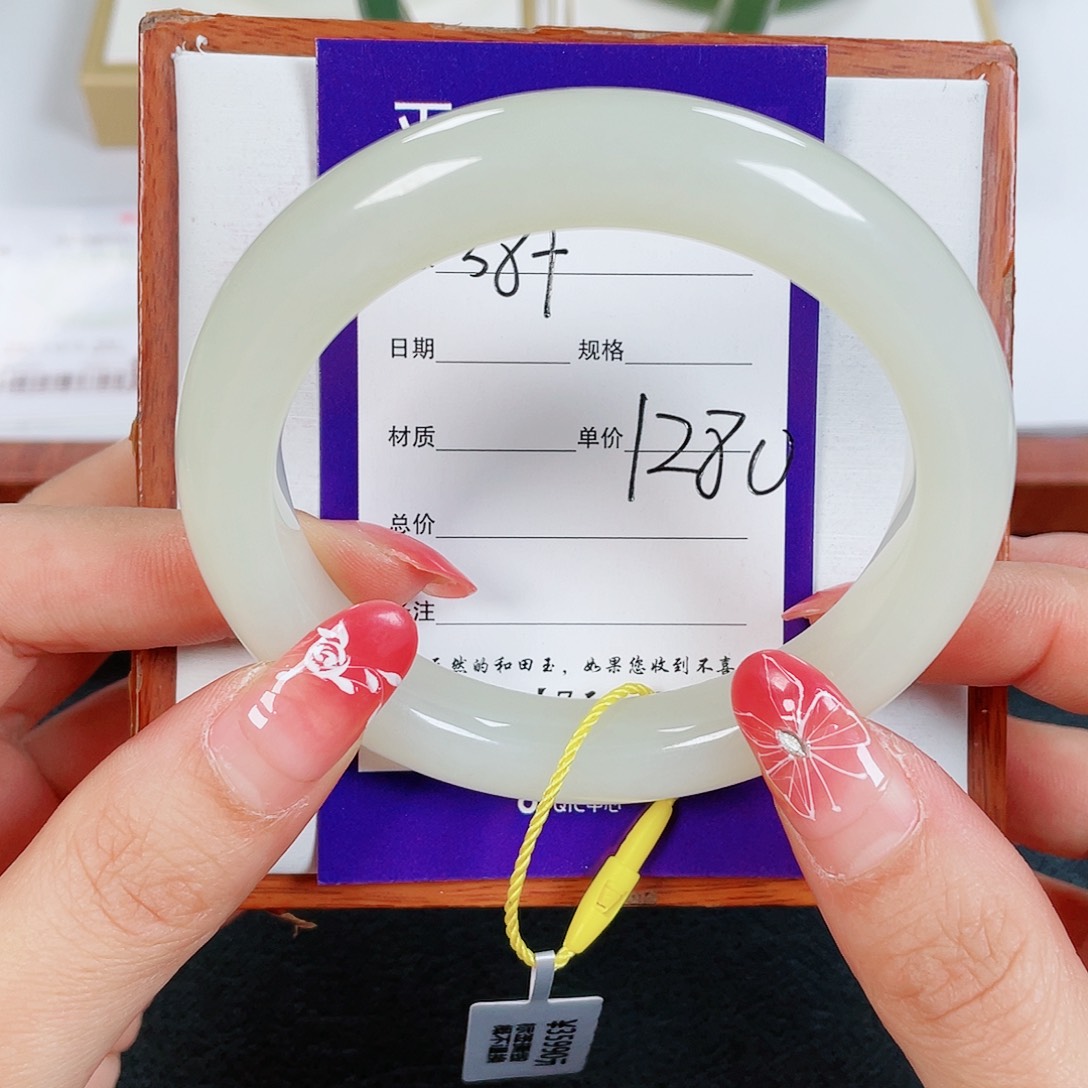 和田玉手镯未镶嵌