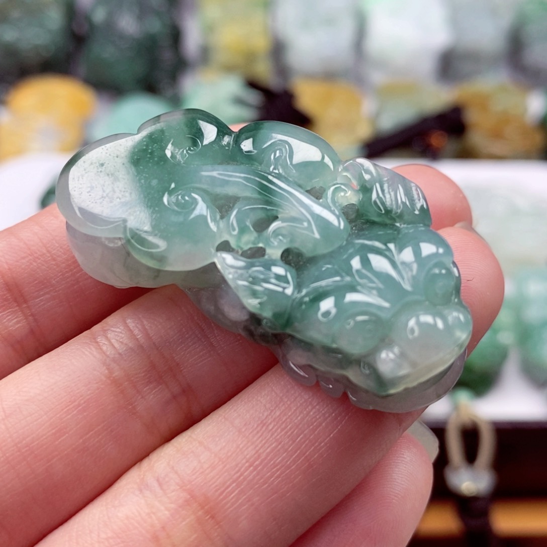 翡翠颈饰未镶嵌翡翠