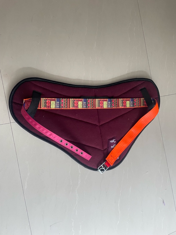 轻便舒适防滑无骨马鞍垫简单易携带加厚全套传统鞍垫带肚