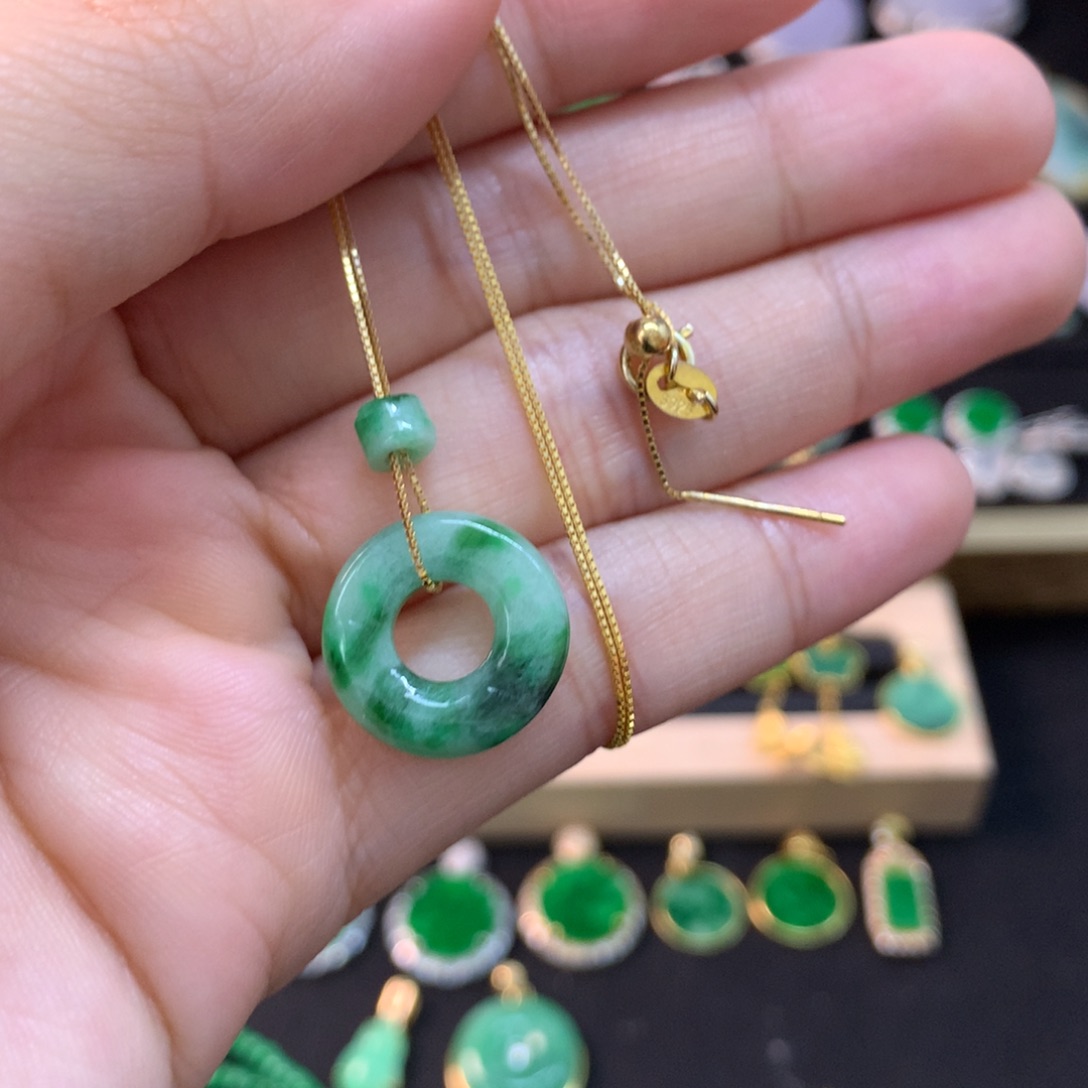 翡翠未镶嵌项链有纹