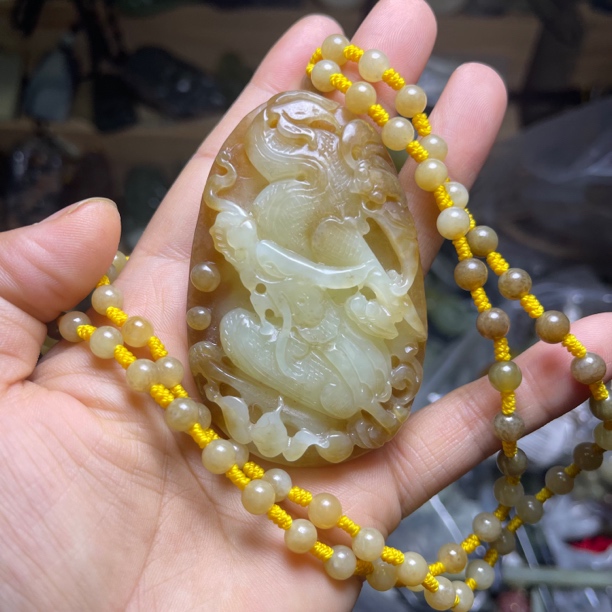天然和田玉大龙牌越戴越油润手工雕刻