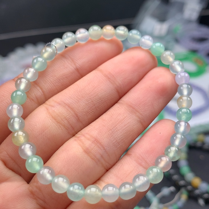 翡翠手镯未镶嵌卡