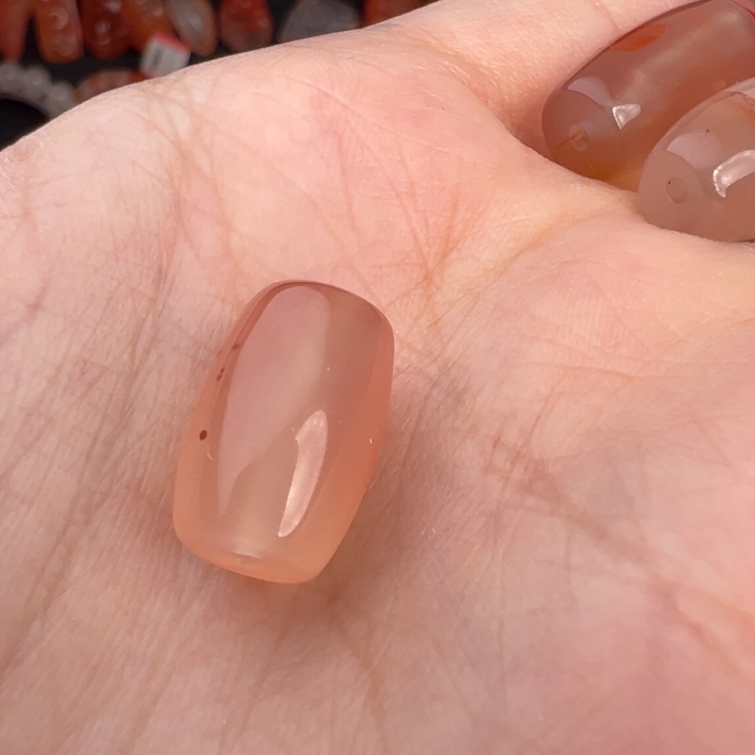 Y***o南红玛瑙未镶嵌颈饰桶珠