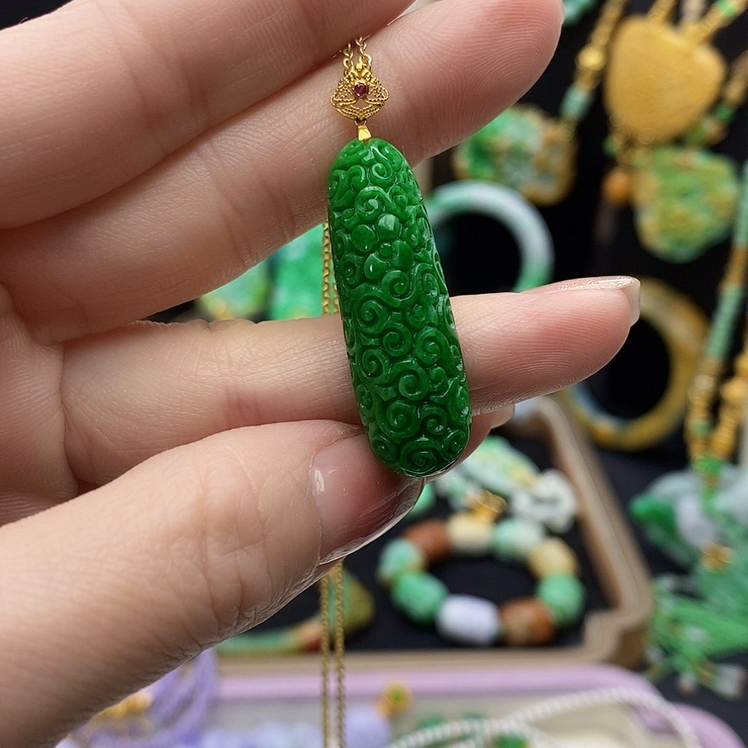 翡翠颈饰未镶嵌天然