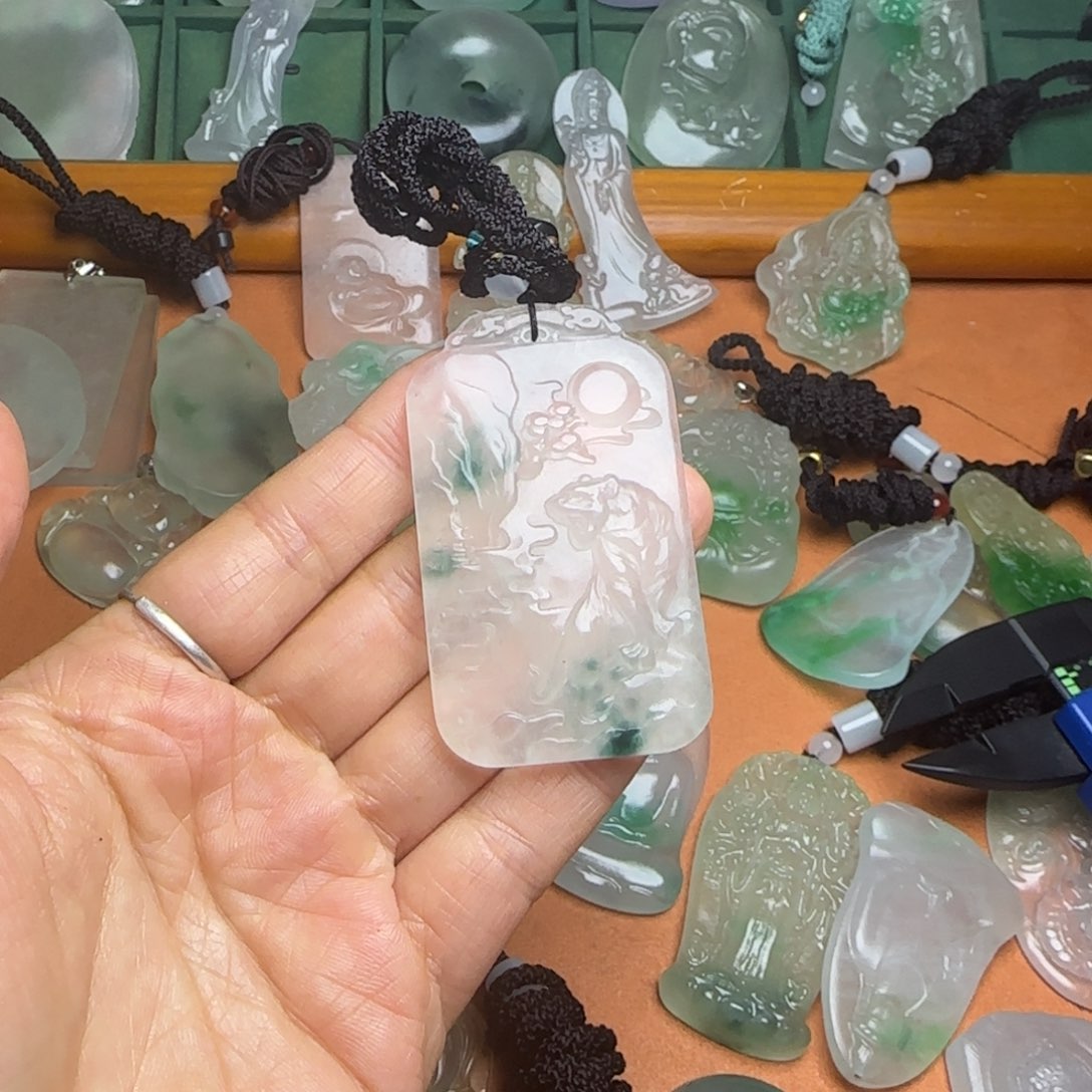 翡翠未镶嵌颈饰翡翠虎牌