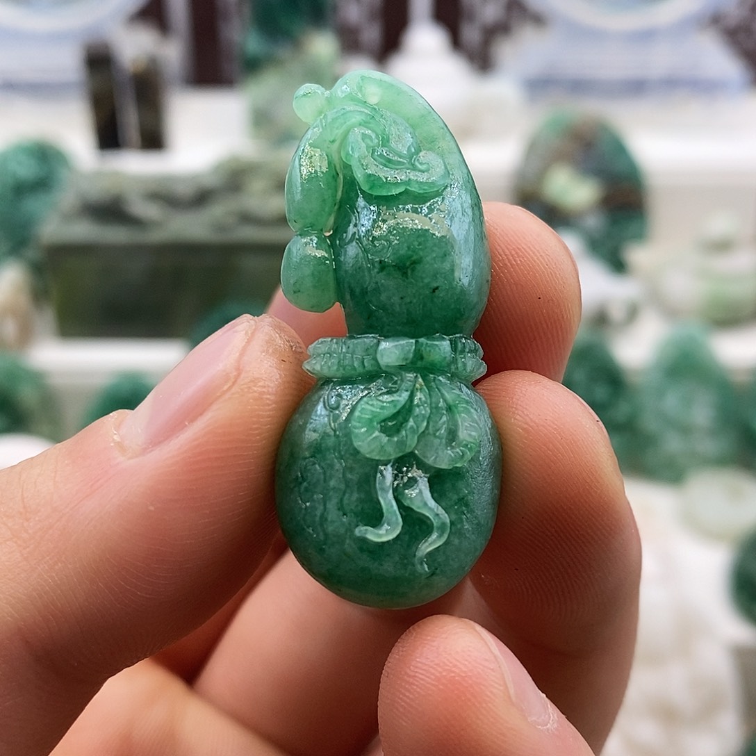 独山玉未镶嵌颈饰