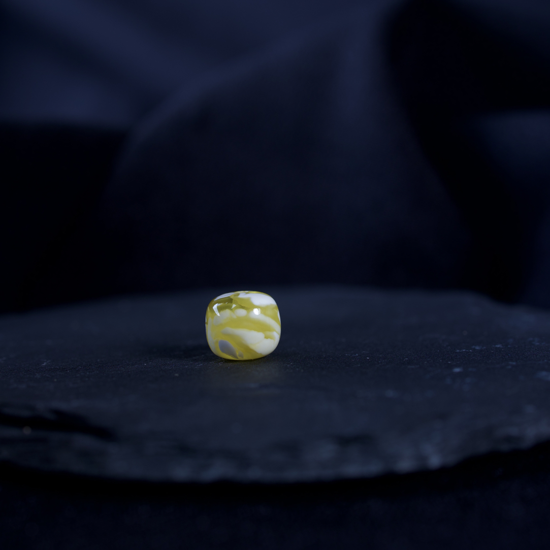 天然原矿蜜蜡金漆白妖孽溶洞老型珠 8.8*7.8mm