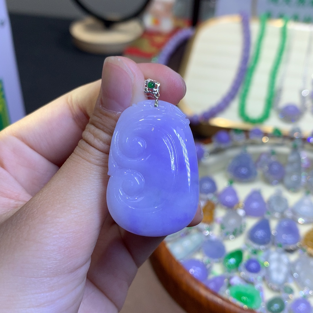 翡翠18K金镶嵌颈饰翡翠