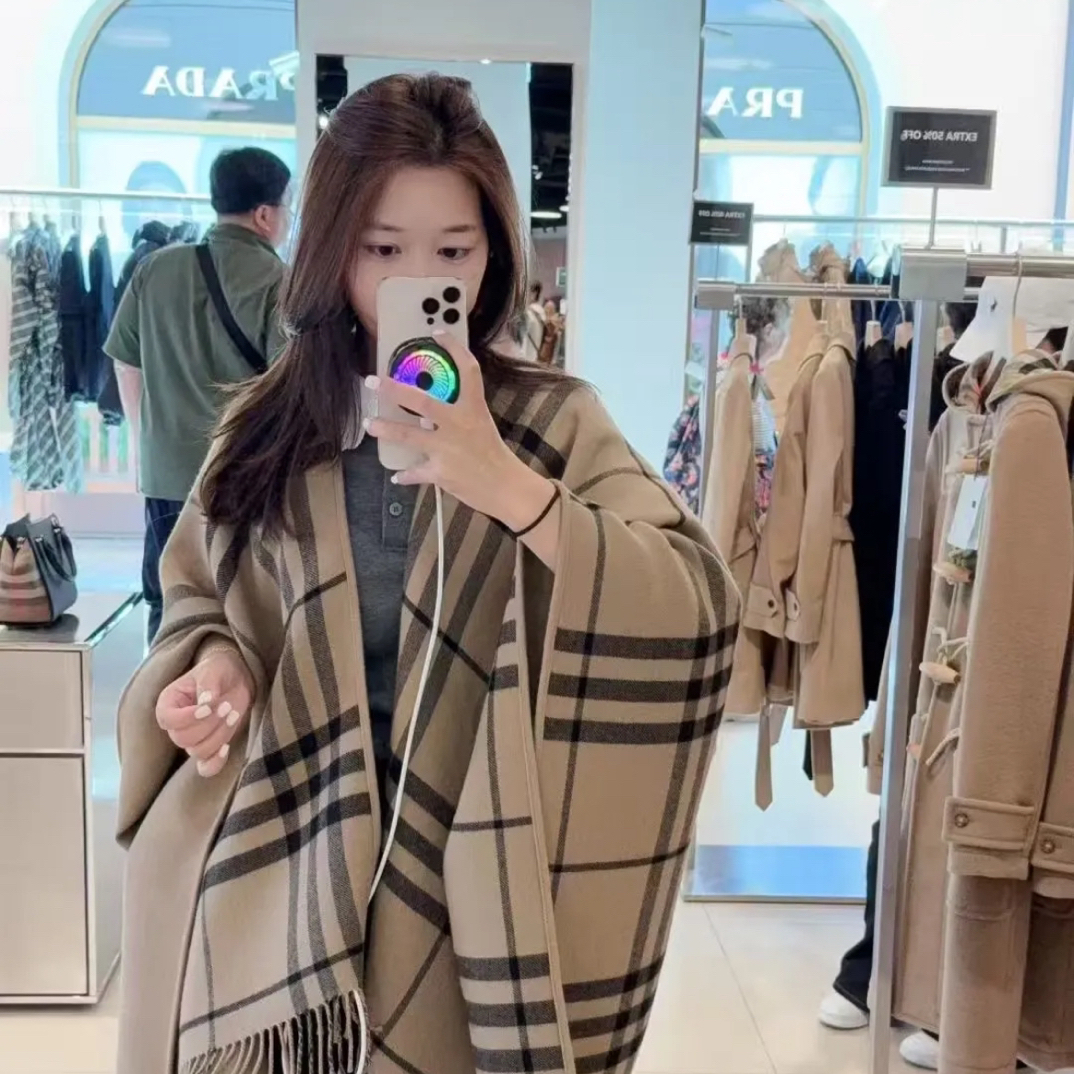 未使用 BURBERRY/博柏利 驼色双面格纹羊毛披肩斗篷围巾04506