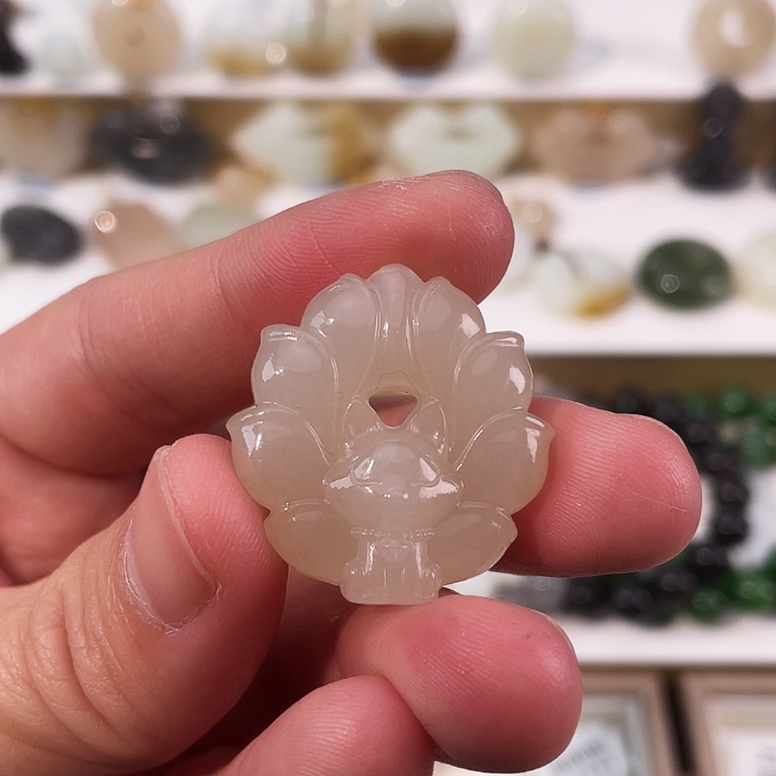 和田玉颈饰未镶嵌呼***说