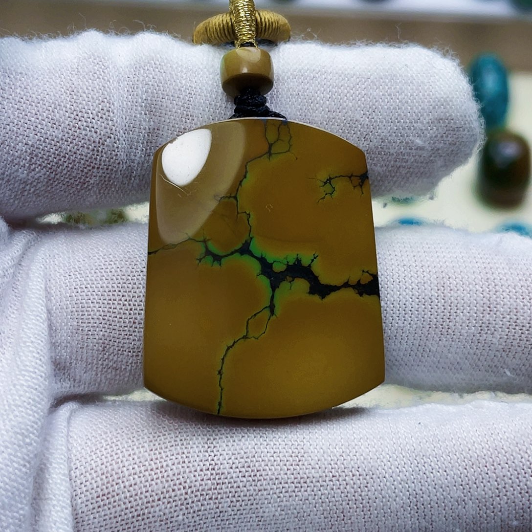 绿松石未镶嵌颈饰