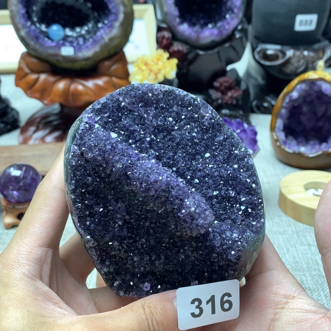 未镶嵌水晶大型摆件（非配饰）