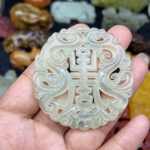 蛇纹石玉未镶嵌颈饰8