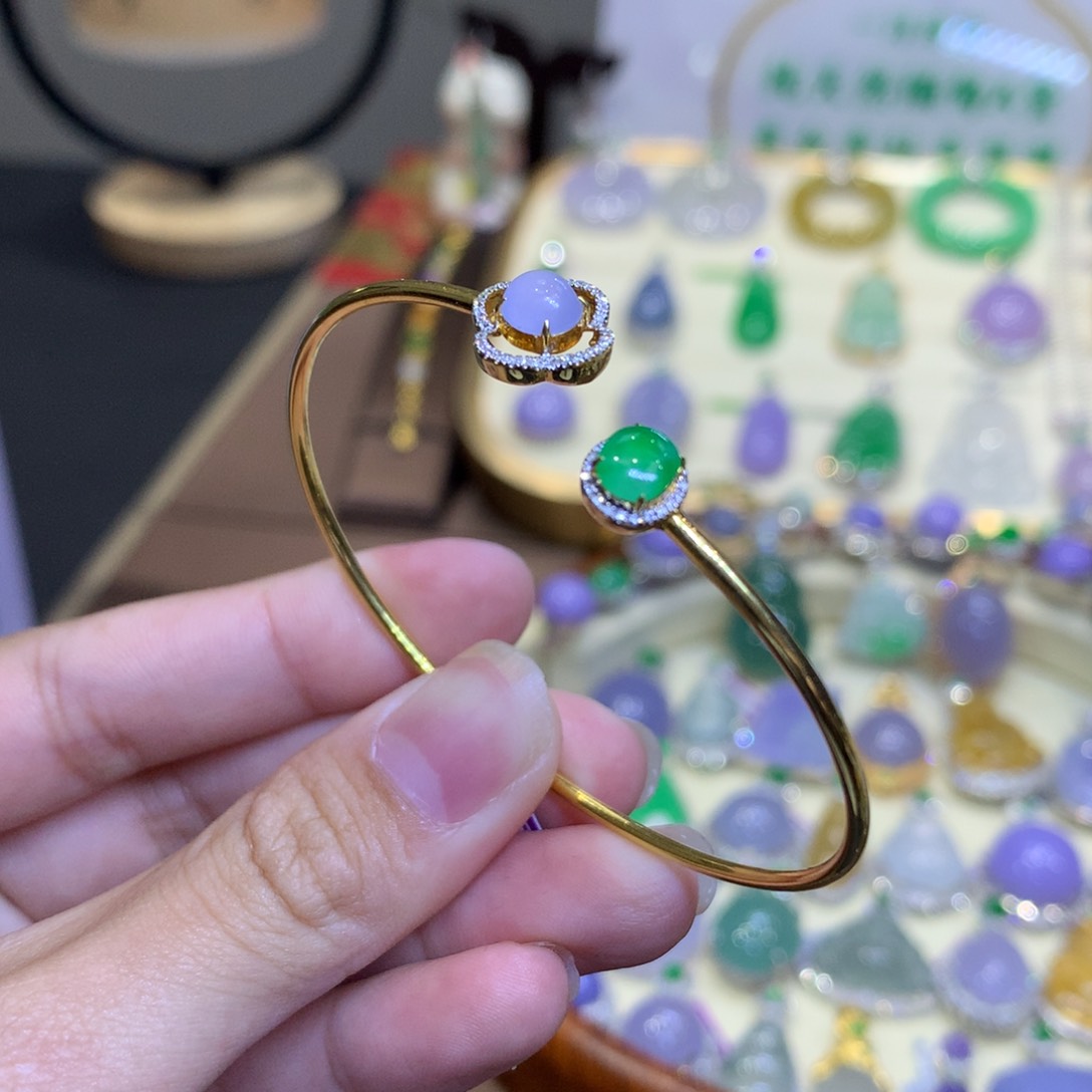 翡翠18K金镶嵌颈饰翡翠