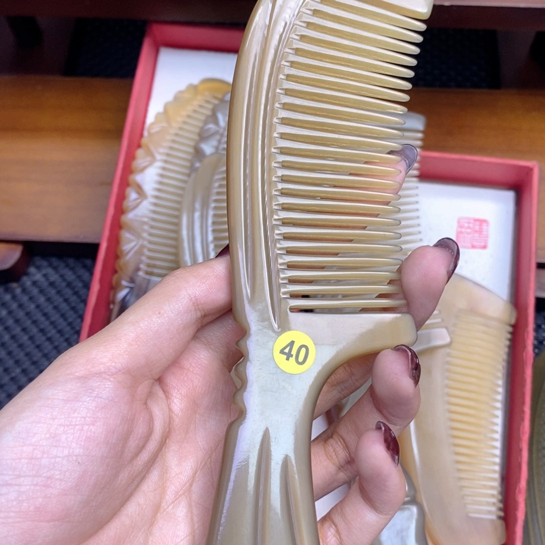 纯手工制作纯牛角梳子向***惑