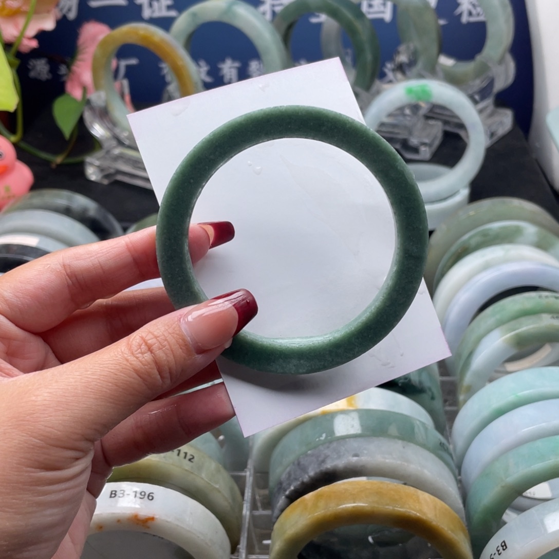 定制翡翠未镶嵌翡翠手镯
