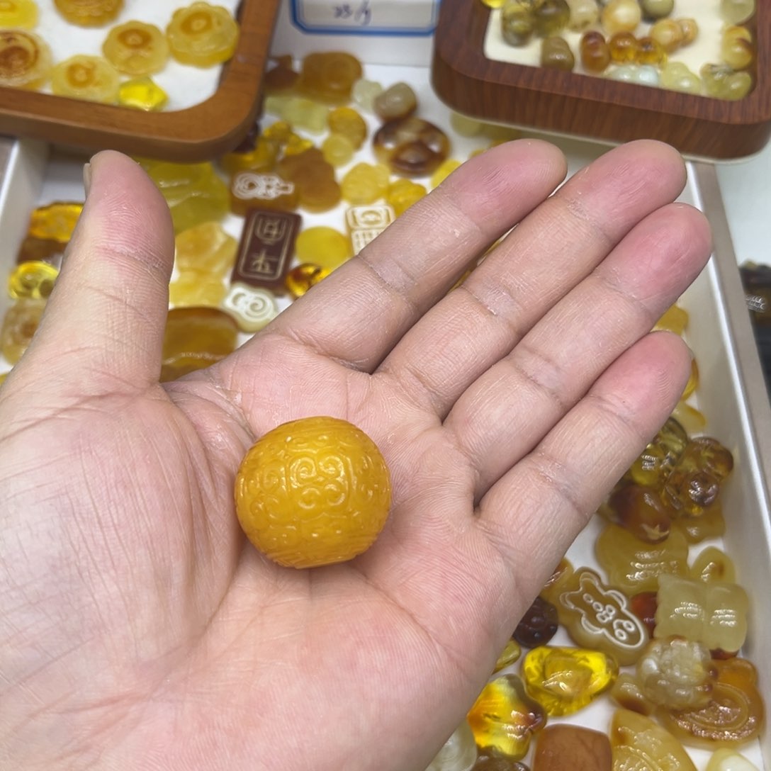 琥珀裸石未镶嵌琥珀