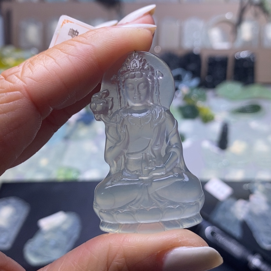 小***俊蛇纹石玉未镶嵌颈饰