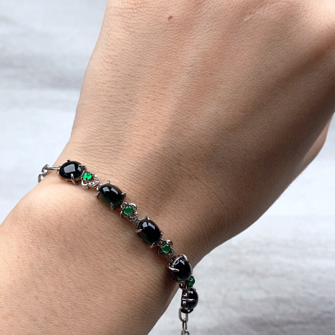 颈饰未镶嵌翡翠手链